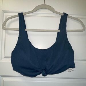 Navy Blue Hollister ribbed front knot bikini top. Size L.